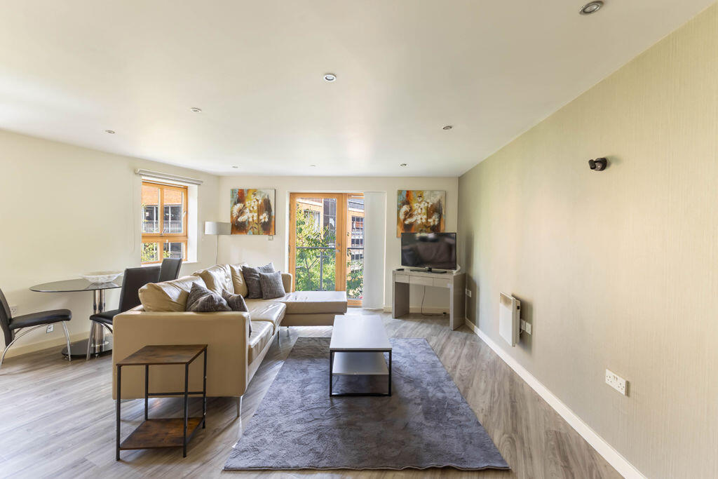 Apartment in Newcastle upon Tyne - View 3