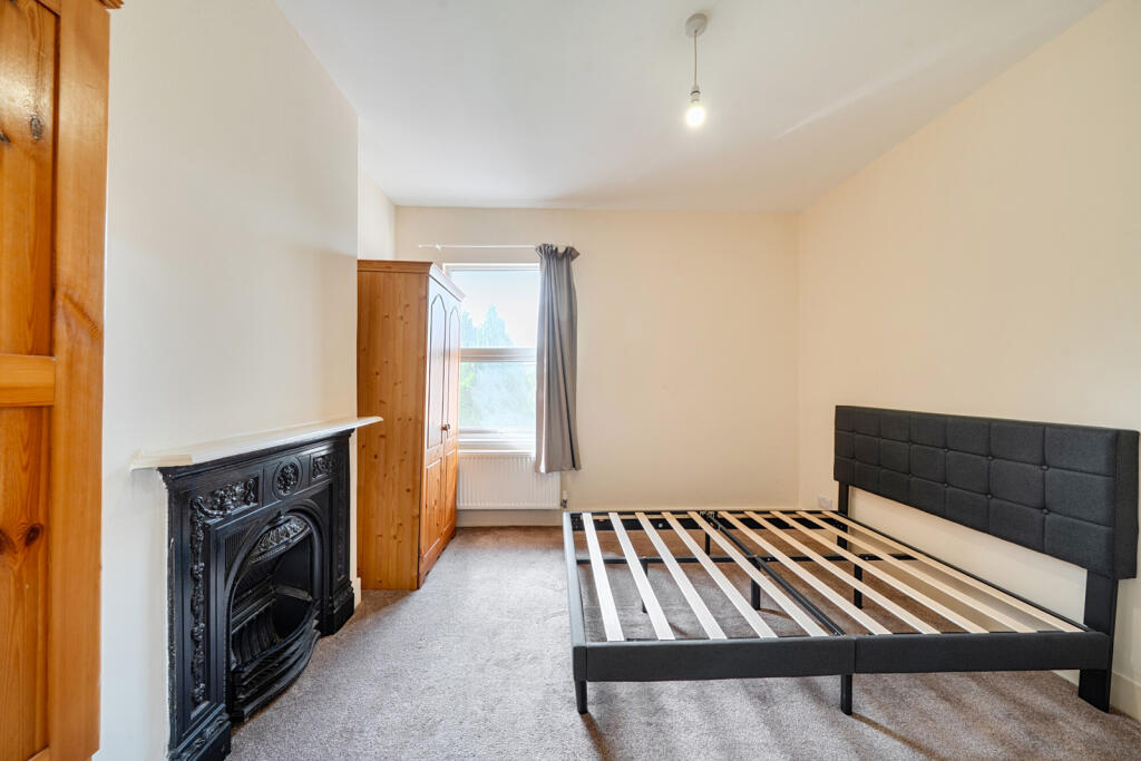 Apartment in Harrow - More