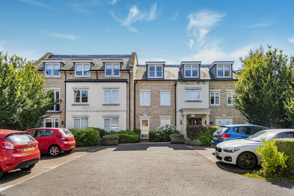2-bed flat on Linden Lodge, Bicester, OX26, £285,000