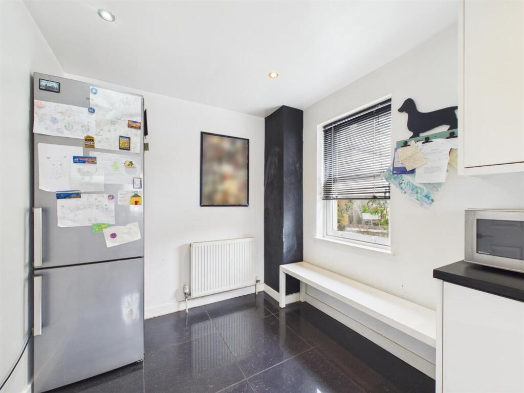House in Chippenham, Pewsham - View 4