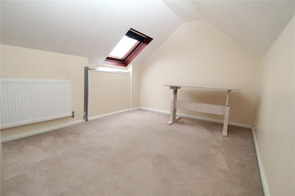 House in Romford - More