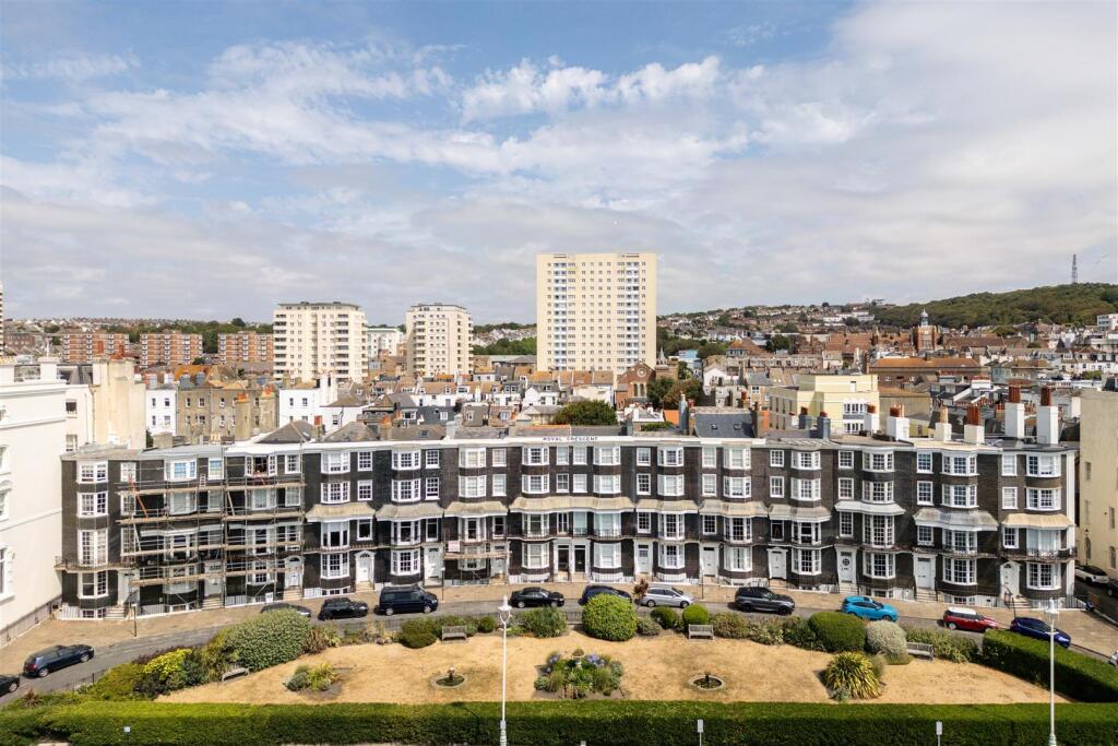 Royal Crescent, Brighton photo 2