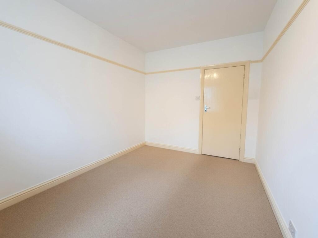Apartment in Watford - View 5