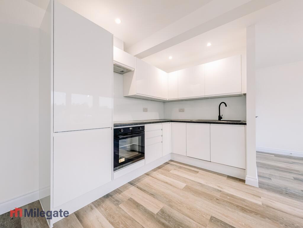 Apartment in Southend-on-Sea - View 3