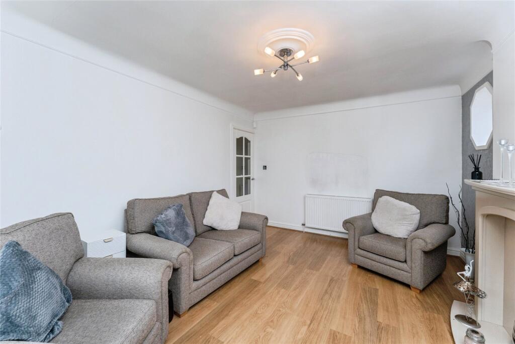 Russell Drive, Prestatyn, Denbighshire, LL19 photo 3