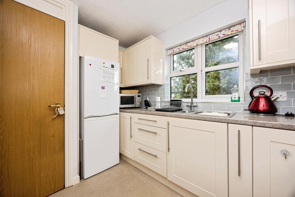 Apartment in Guildford - View 4