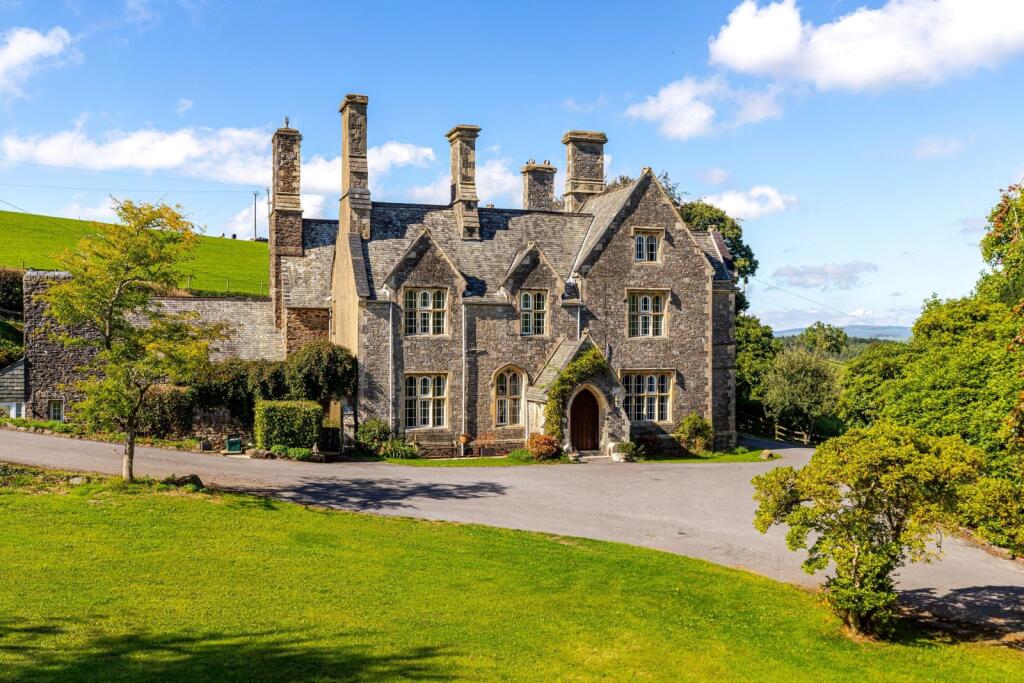 Main image of property: Plymouth Road, Totnes, Devon, TQ9