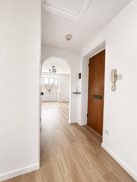 Apartment in London, Lonesome, Mitcham - View 3