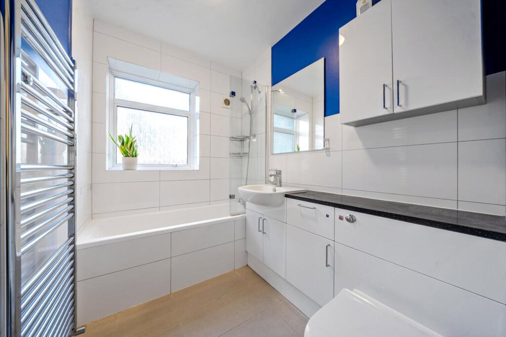Apartment in London - More