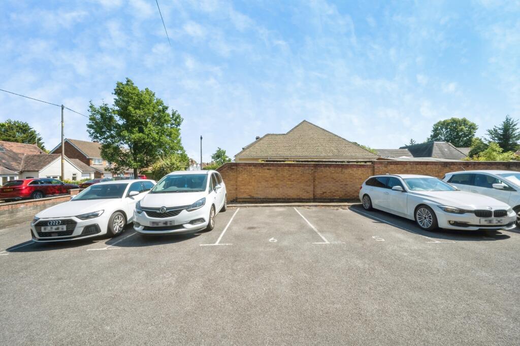 Apartment in Southampton - View 3