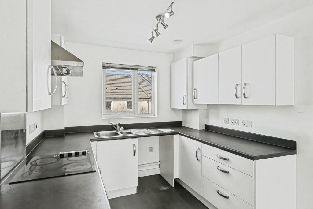 Apartment in Truro - View 3