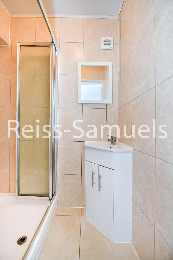 6 bedroom terraced house for rent