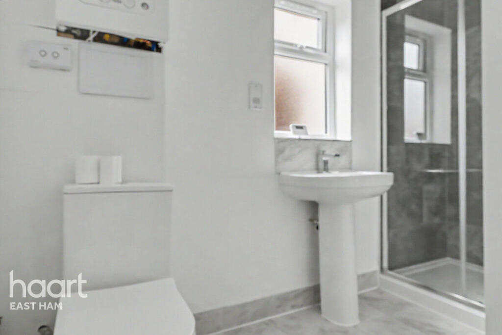 Apartment in London, Beckton - More