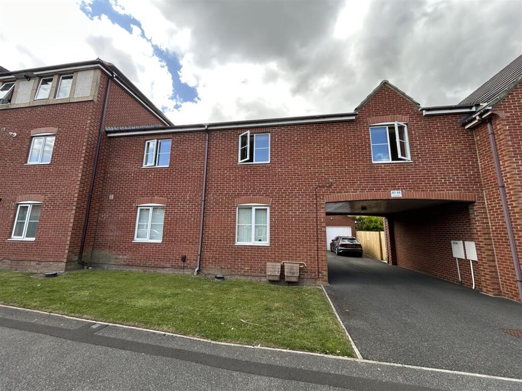 2-bed flat on 82, Brookfield, £140,000