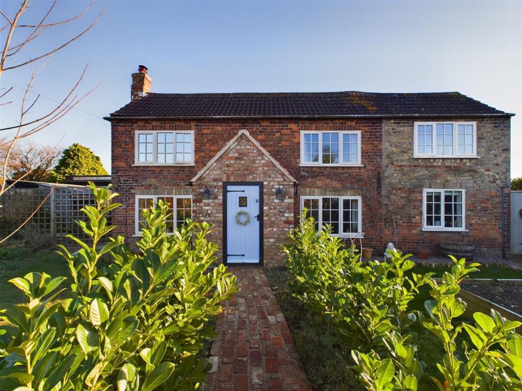 3-bed house on The Cottage, Mumby Road, Huttoft, Alford, £270,000