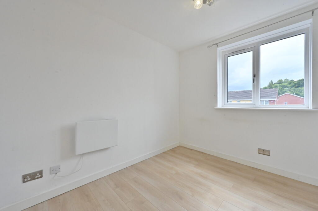 Apartment in Paisley, Ferguslie - View 5