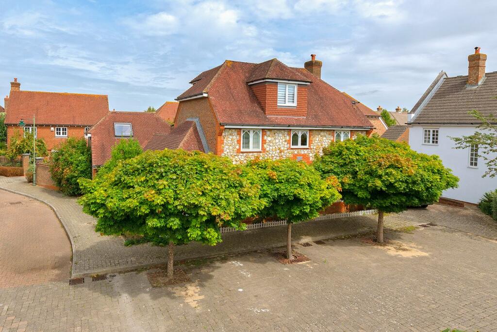 Main image of property: *CHAIN FREE* Alderwick Grove, Kings Hill, West Malling, ME19 4GB