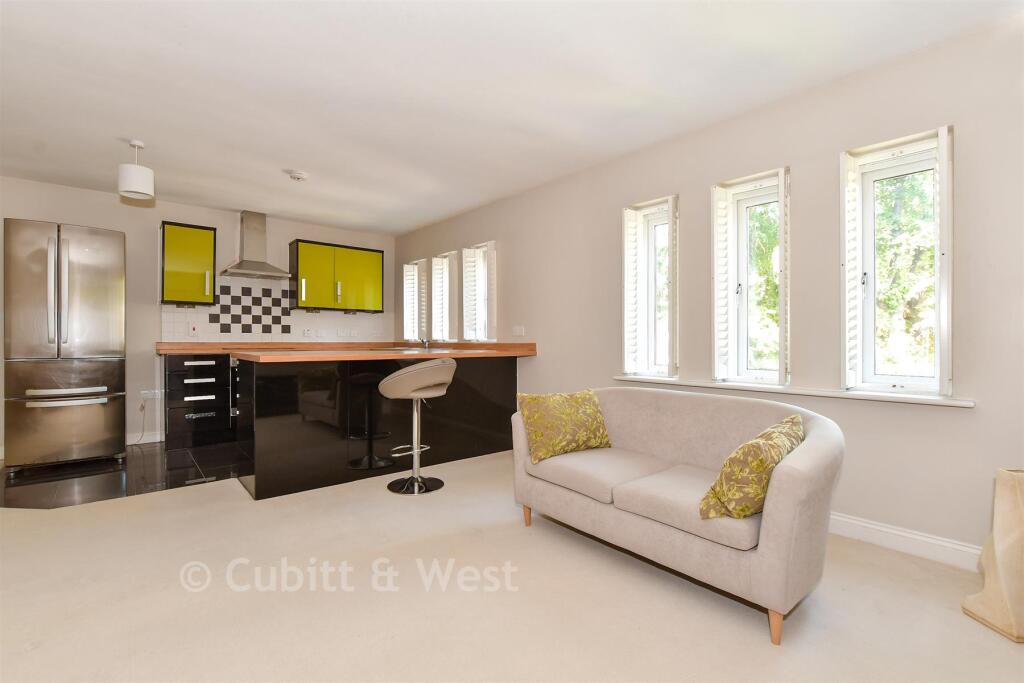 Apartment in Sutton - More