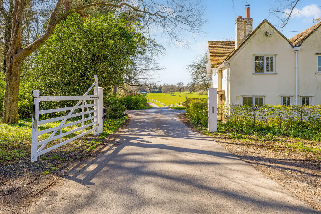 Main image of property: East Lodge, Eynsham Park, North Leigh, WITNEY, OX29 6PR