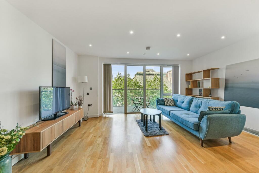 Main image of property: Waterford Court, Turnberry Quay, Canary Wharf, London, E14