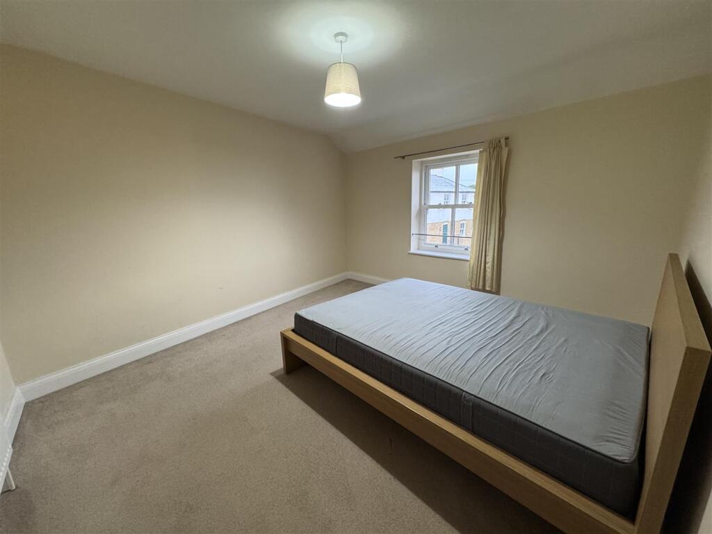 Apartment in Castle Point, Essex - More