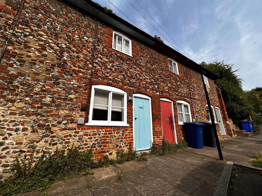 1-bed terraced on The Vinefields, Bury St. Edmunds, £170,000