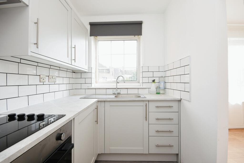 Apartment in Southend-on-Sea - More