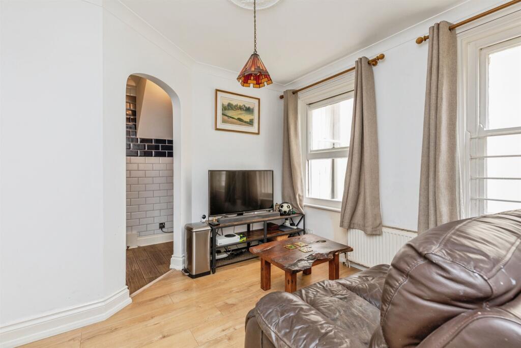 Apartment in Tonbridge - More