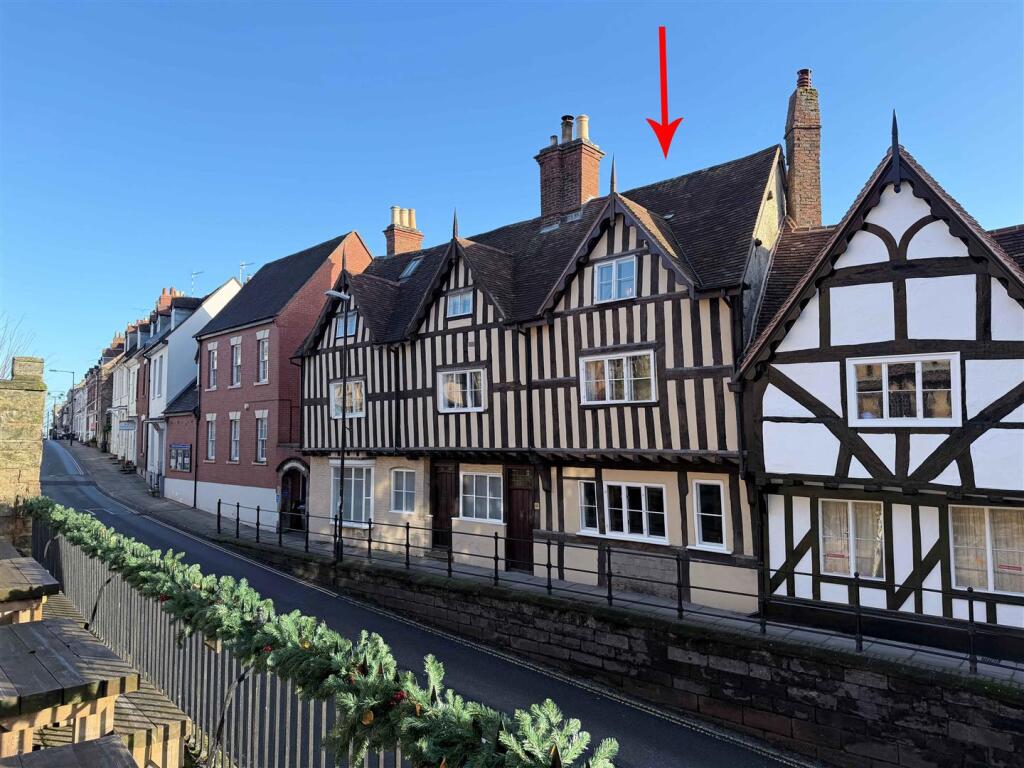Main image of property: High Street, Warwick