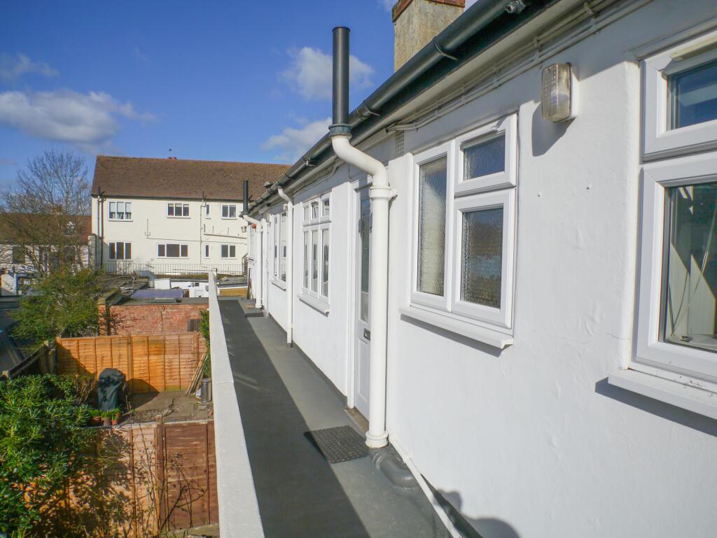 2-bed house on Church Street, Walton-On-Thames, KT12, £250,000