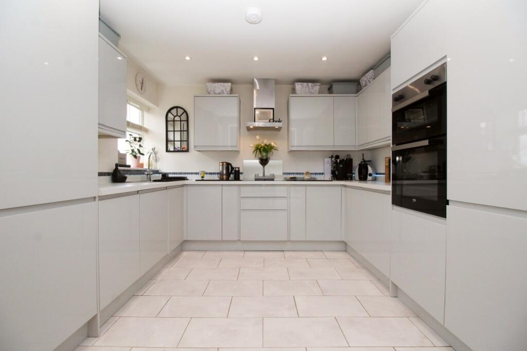 Calthorpe Drive, Prestatyn, Denbighshire, LL19 photo 3
