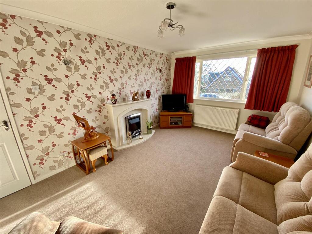 Lady Heton Drive, Mirfield photo 5