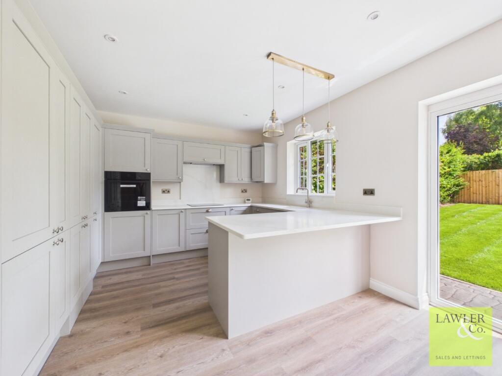 London Road North, Poynton, Stockport, Cheshire, SK12 1BY photo 4