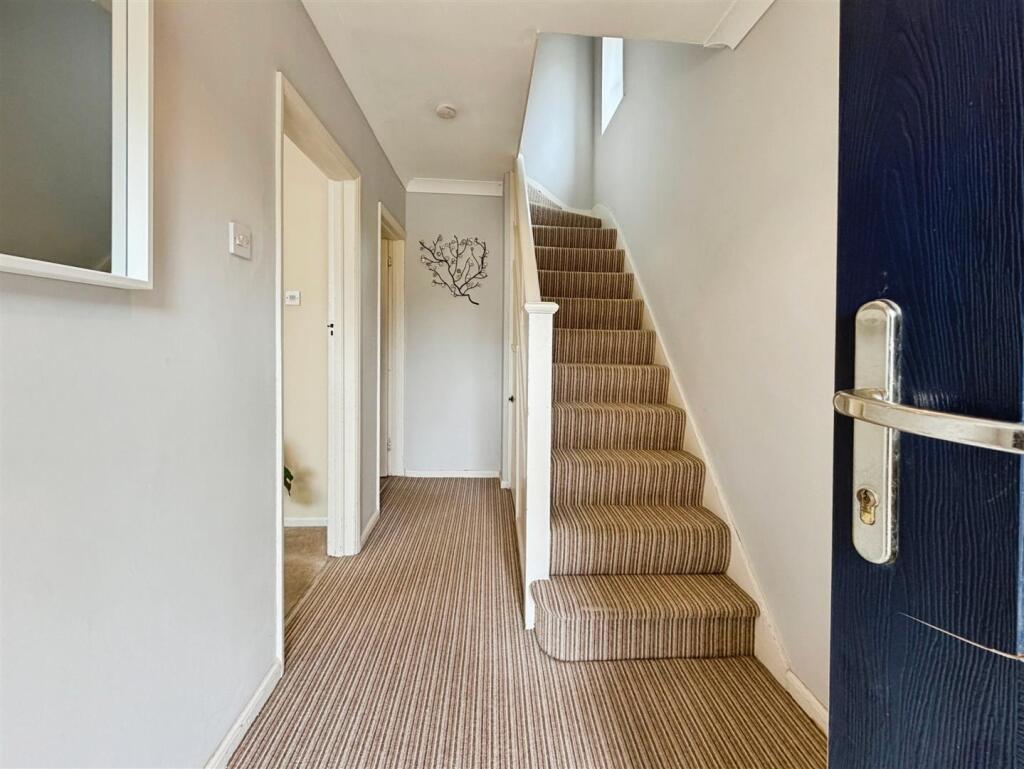 House in Warwick, Whitnash - More