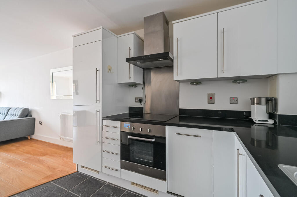 Apartment in London - More