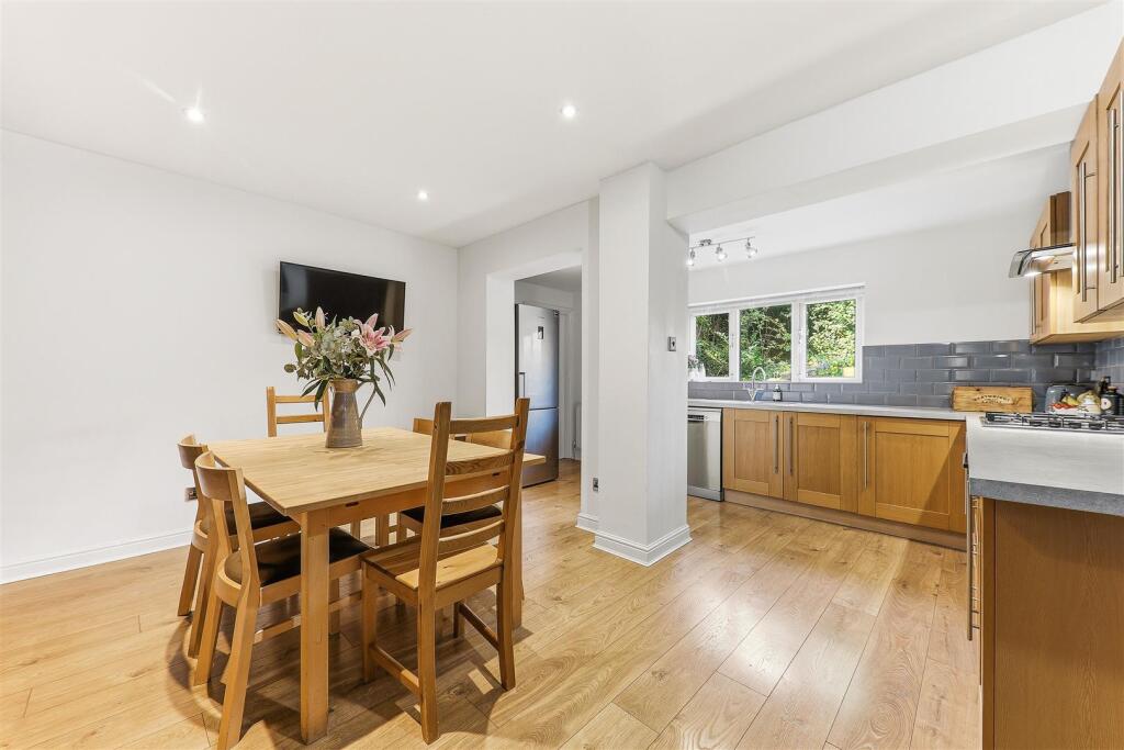 House in Leeds, West Yorkshire - View 2