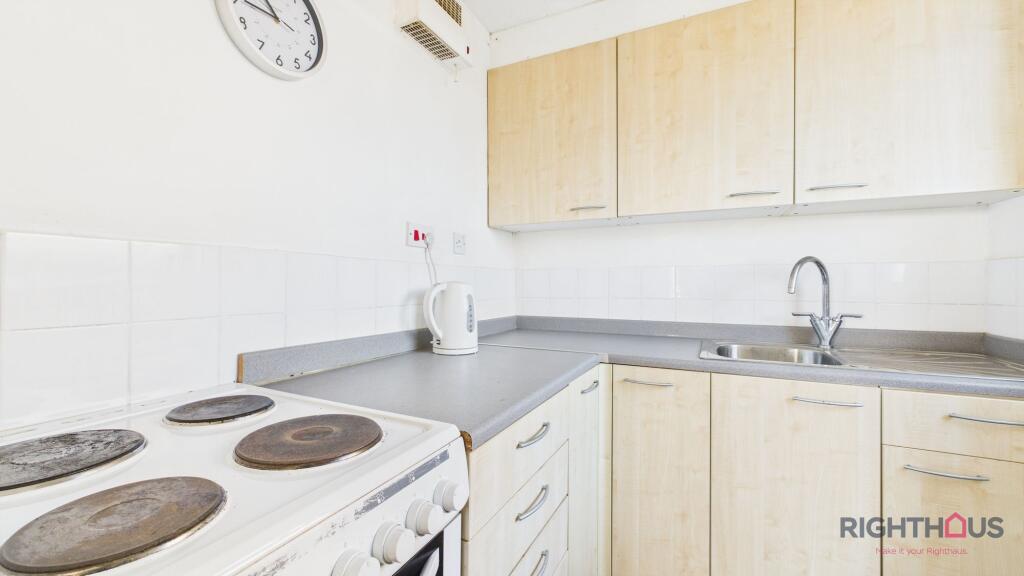 Apartment in Bradford, Low Moor - View 3