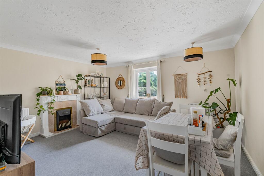 Apartment in Reading - View 5
