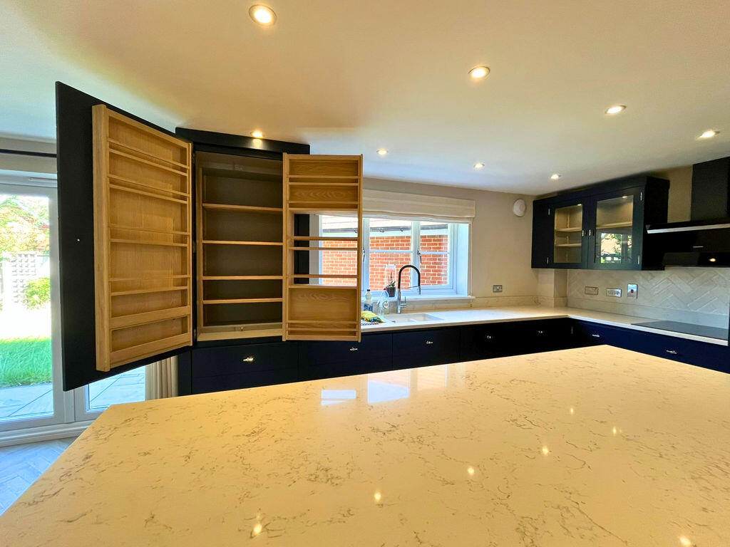 Harrow Drive, Headley, Thatcham - More