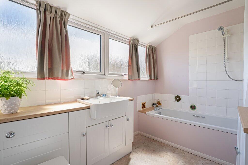 Moreton-in-Marsh, Gloucestershire, GL56 - More