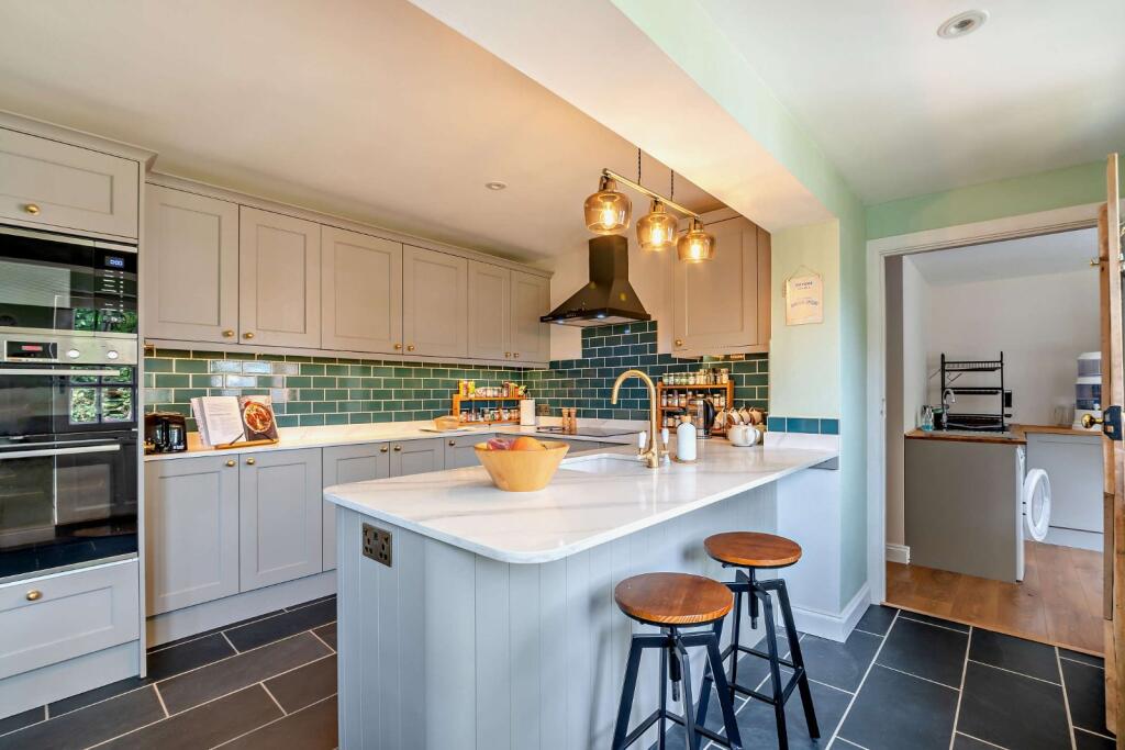 House in Waverley, Farnham - View 2