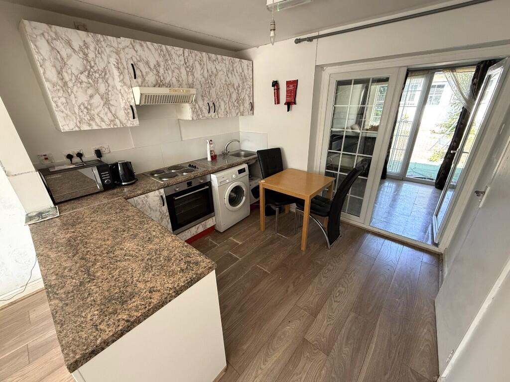 Mandeville Road, Northolt, Middlesex, UB5 5BL - View 4