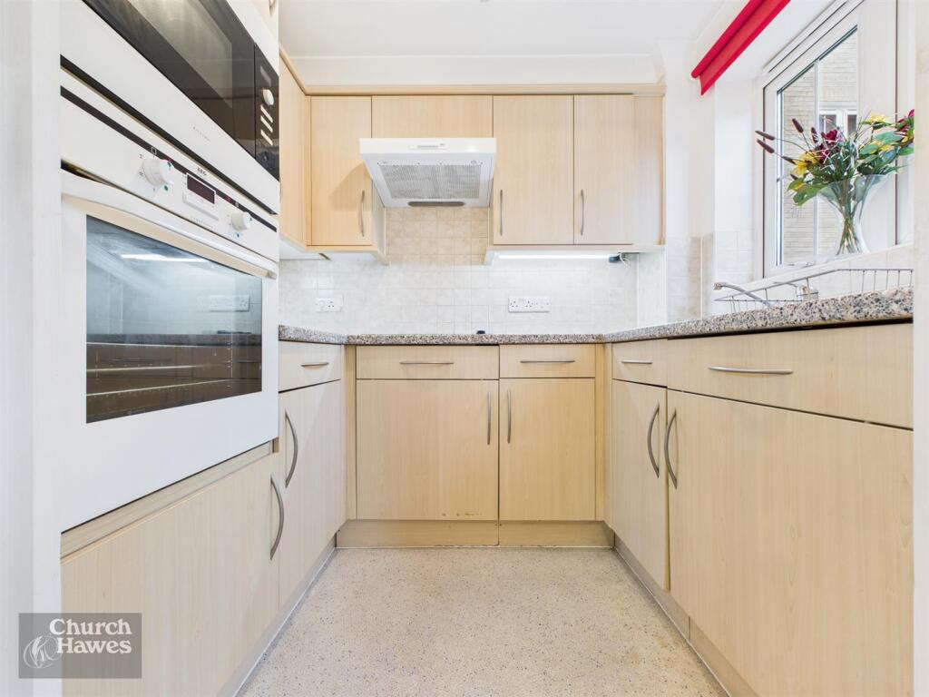 Cooper Court, Maldon photo 3