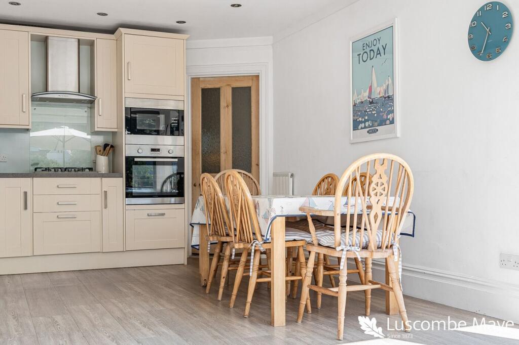 Apartment in Torquay - More