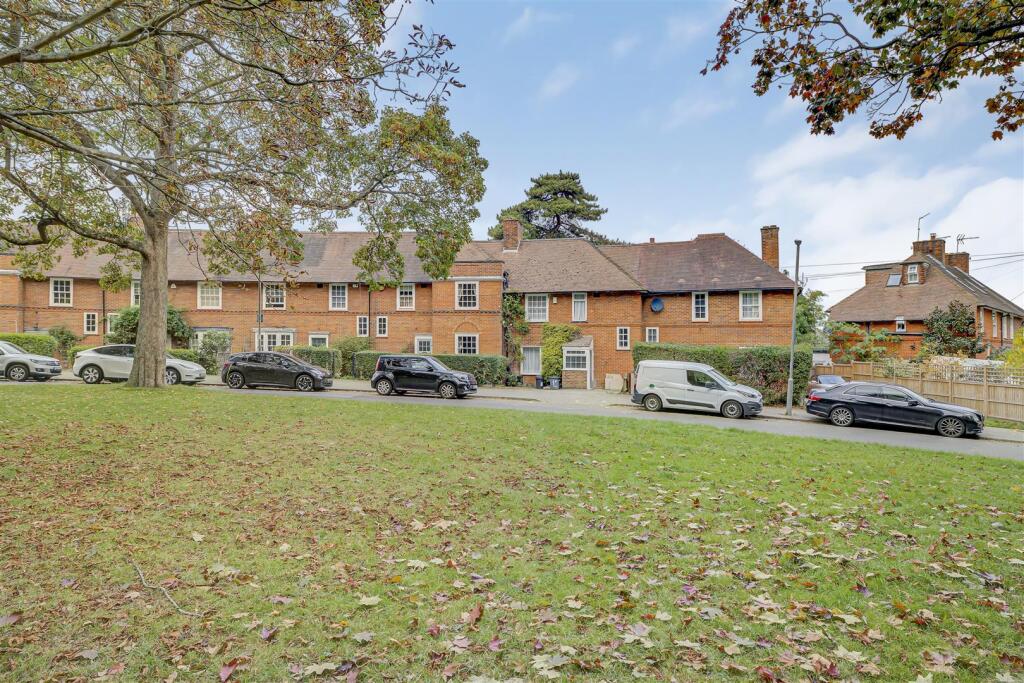 3-bed house on The Pleasance, Putney, SW15, £825,000