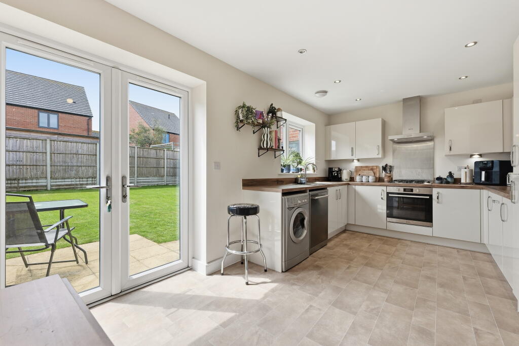 House in North East Derbyshire, Wingerworth - View 4