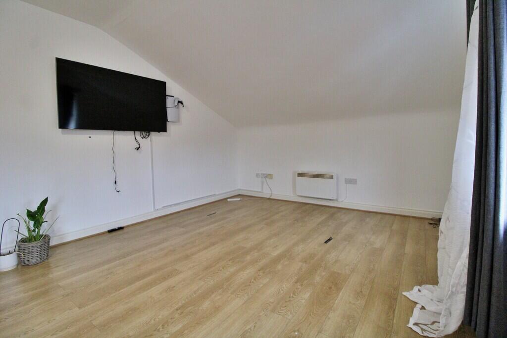 Apartment in Rugby, Warwickshire - View 4