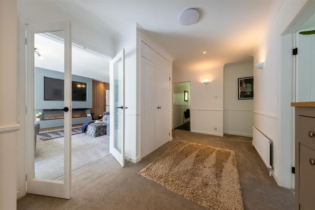 House in Cuddington, Cheshire West and Chester - More
