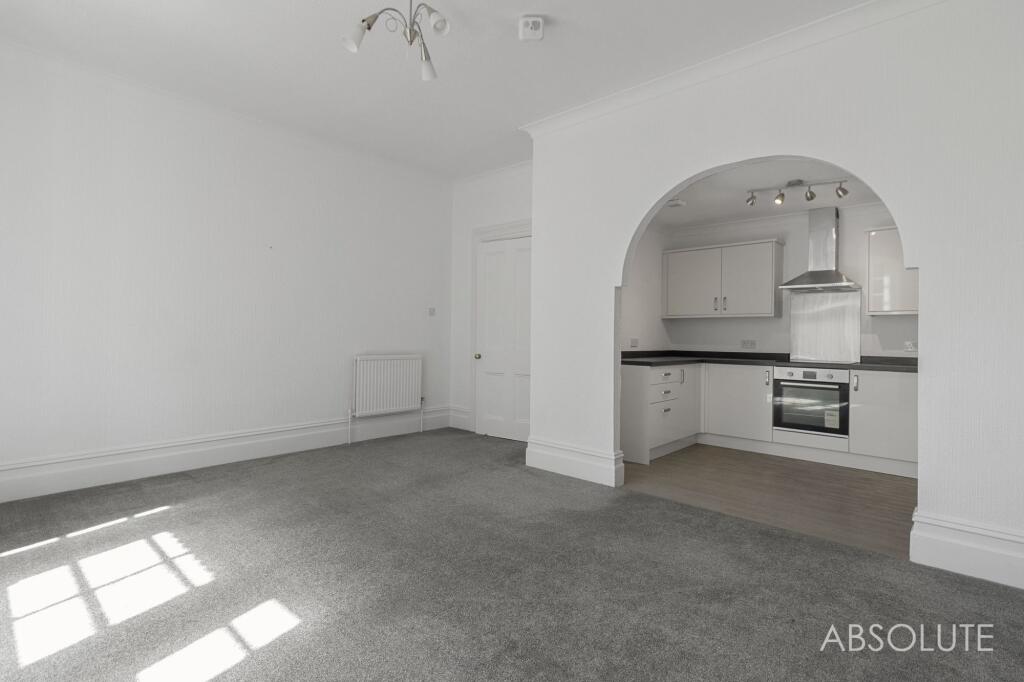 Apartment in Torquay, Torbay - View 3