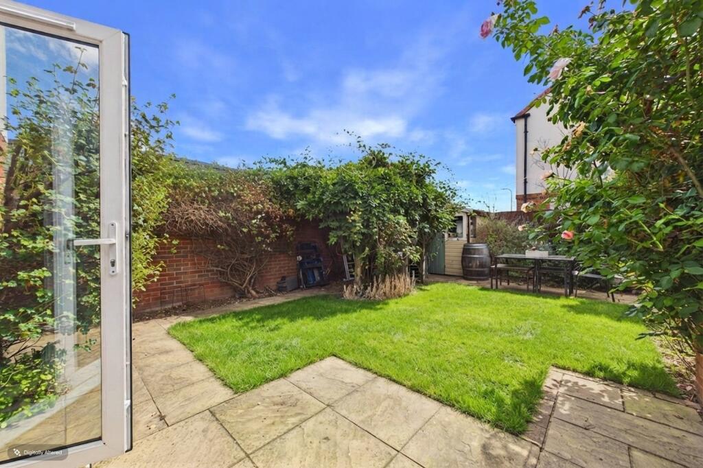 House in Dartford - More
